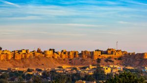 Il forte dorato di Jaisalmer, Sonar Qila, domina la città nel deserto del Thar, in India.