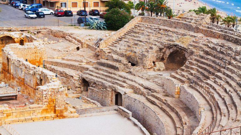 האמפיתיאטרון הרומי מול הים התיכון בטרגונה, ספרד